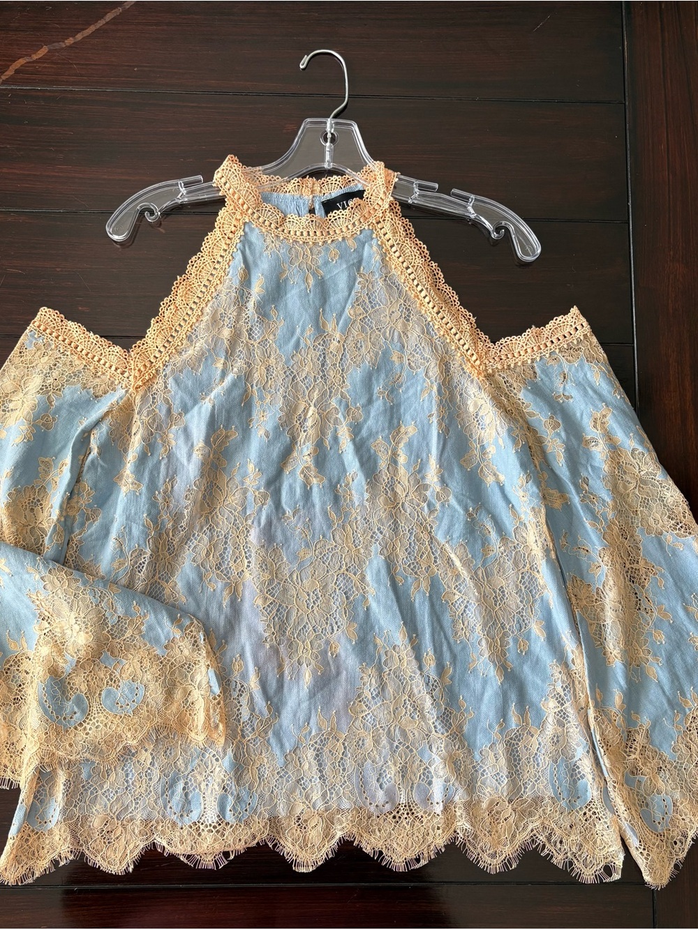 ❤️ NEW VICI Light Blue Lace Cold-Shoulder Halter Top with Cream Trim